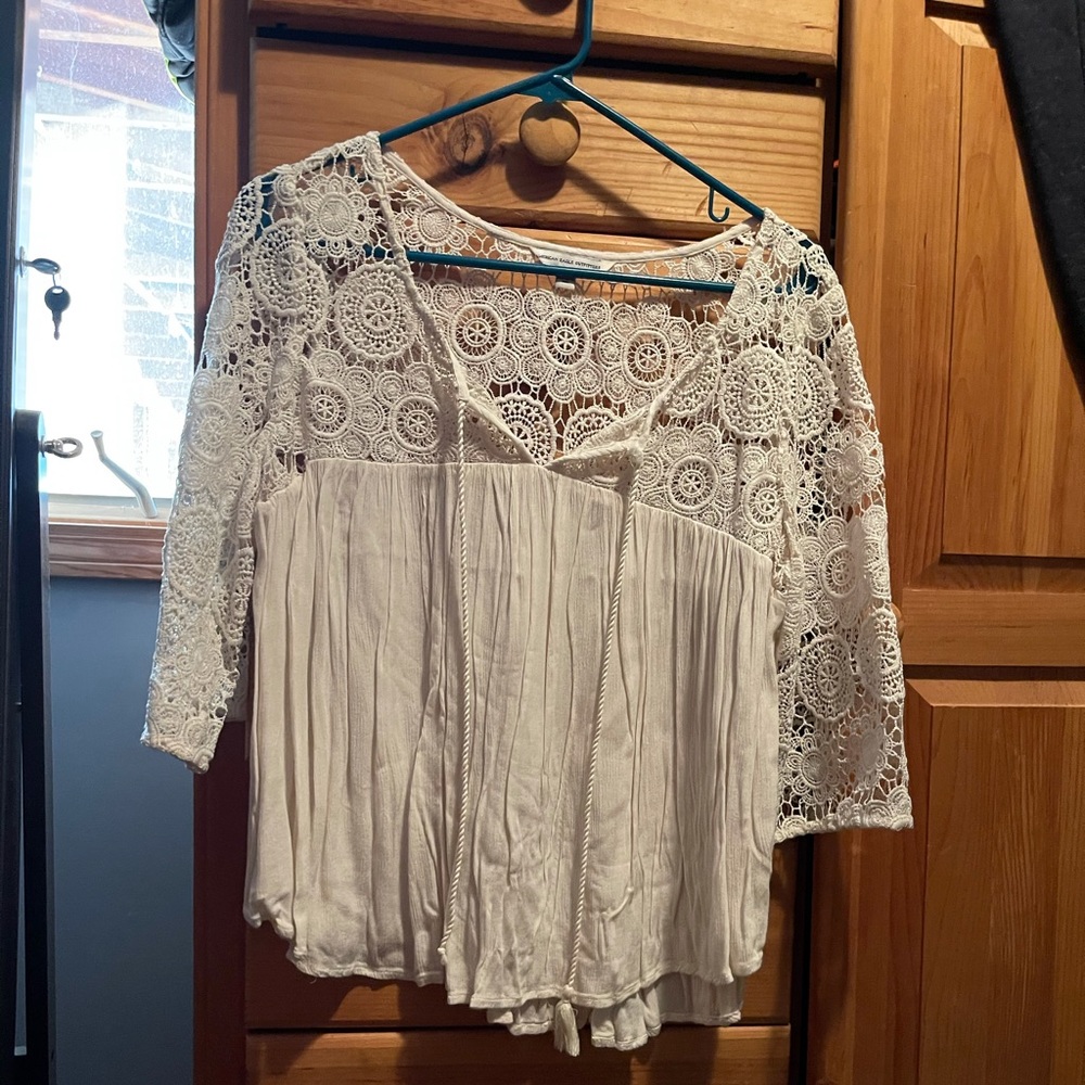 American Eagle flowy crochet top